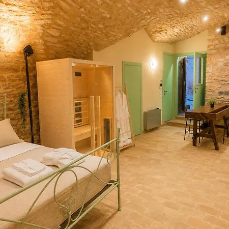 In Pietra Con Sauna Nel Cuore Di Spello